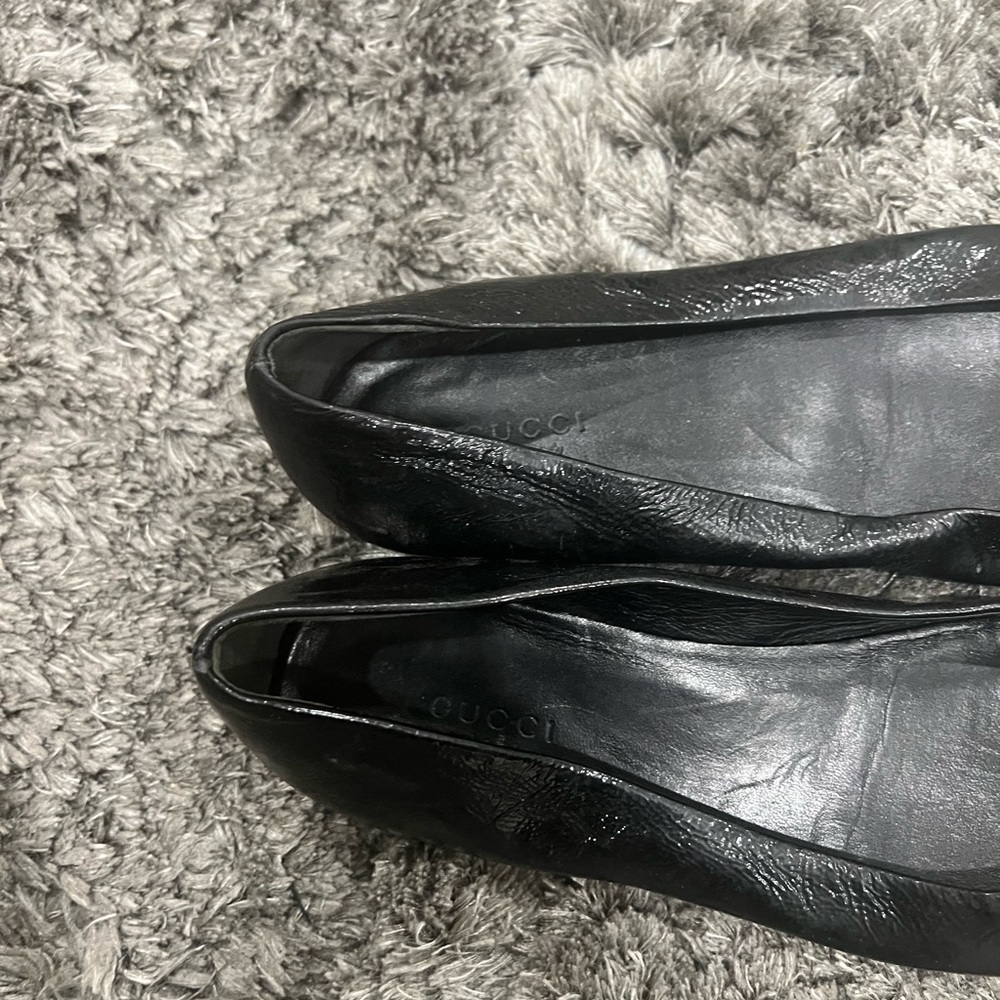 GUCCI Logo Hysteria Embellished Patent Ballerina Flats - Picture 3 of 10